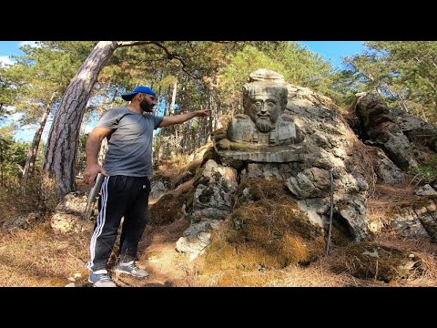 Define Kasası Kayadaki Heykelin İçinden Çıkıyor