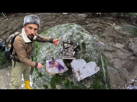 Değerli Taşları Maden Ocağı Altından Buluyorum