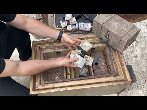 We Found A Abandoned Safe In The River [ Strange Treasure Hunt With a Metal Detector ]