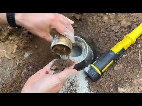 I Found A Mysterious Treasure With A Metal Detector / Treasure Hunting