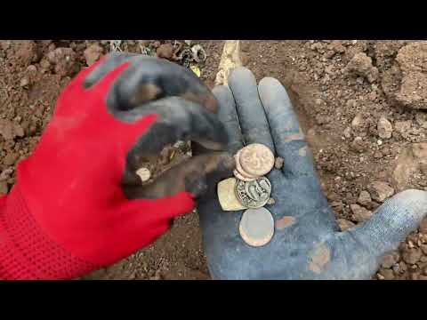 5 Huge Treasures Found in the World. [ TREASURE HUNT USING METAL DETECTOR ]