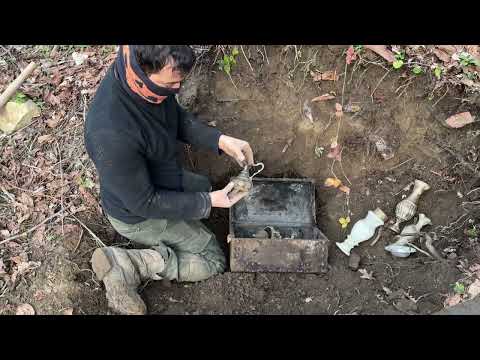 We Found a Real Treasure Chest [ Strange Treasure Hunt With a Metal Detector ]