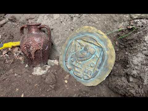 We Found The King's Treasure / Big Treasure Hunt