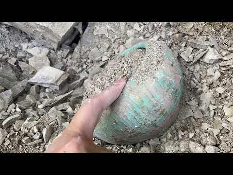 WE FOUND TREASURE UNDER THE ROCK / Metal Detecting