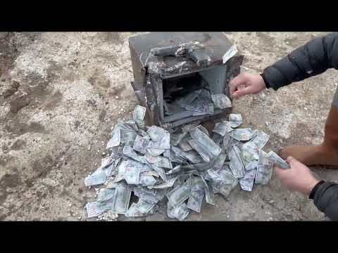 We Found An Abandoned Safe Buried