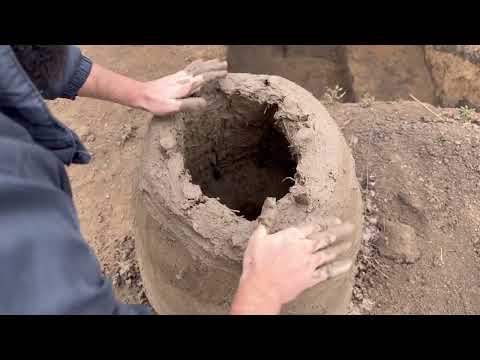 Building a Secret Winter Shelter to Survive Extreme Cold