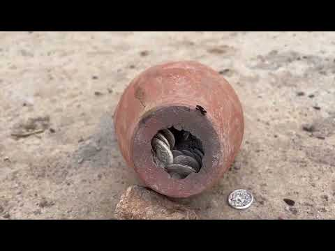 We Found A Treasure / I Found A Toxic Treasure Box