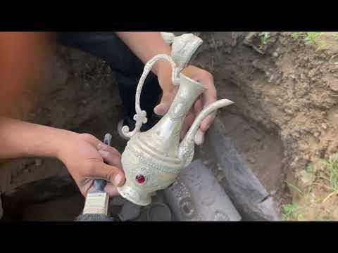 We Found A Treasure Room Under The Ground! Treasure Hunt With Metal Detector