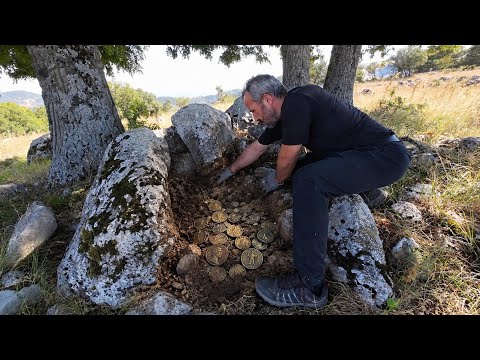 Tarihi Alandaki Define İşaretinde Gizli Hazineyi Çıkardım
