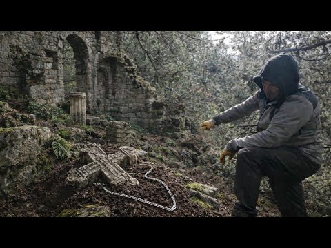 Kayaların Altındaki Defineyi Zorlayarak Çıkardım
