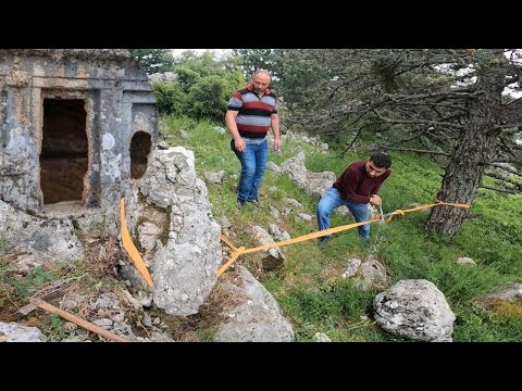 Defineyi Tehlikeli Kayaların Altından Çok Zor Çıkardık