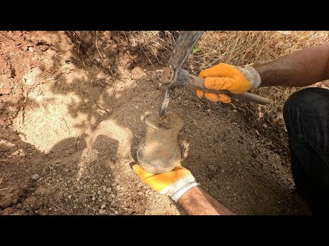 Tarlada İçi Dolu Define Kasasını Bulunca Şaşırdık