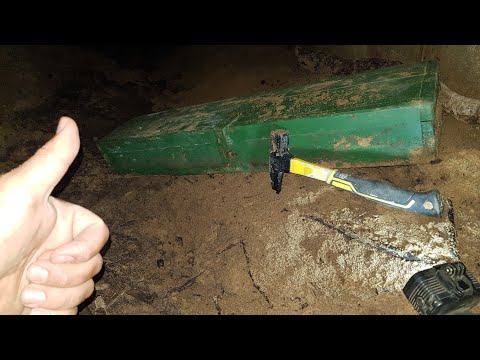 Define Aradığım Ormanda Bir Sandık Buldum