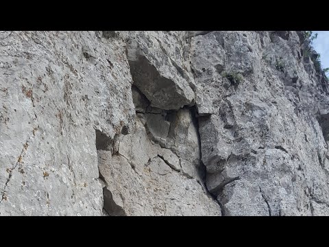 eşkiya hazinesi ararken kapali mağra girişi çıktı
