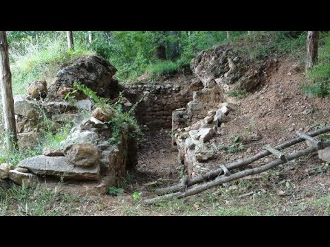 Ormandaki Yıkılmış Gizli Kalmış Kaleye Girdim