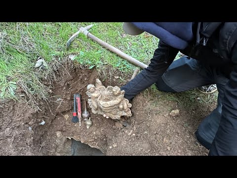 Çok Değerli Heykel Ve Altın Paralar Bulundu