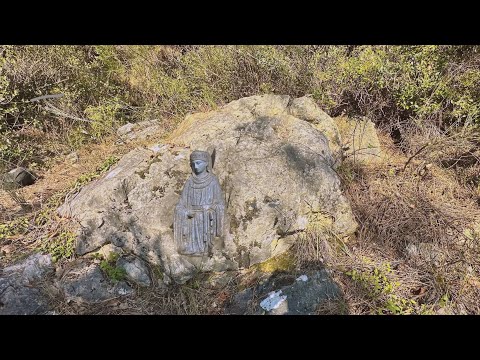 Zirvede Kayaların Altından Harika Elmaslar Ve Define Bulundu